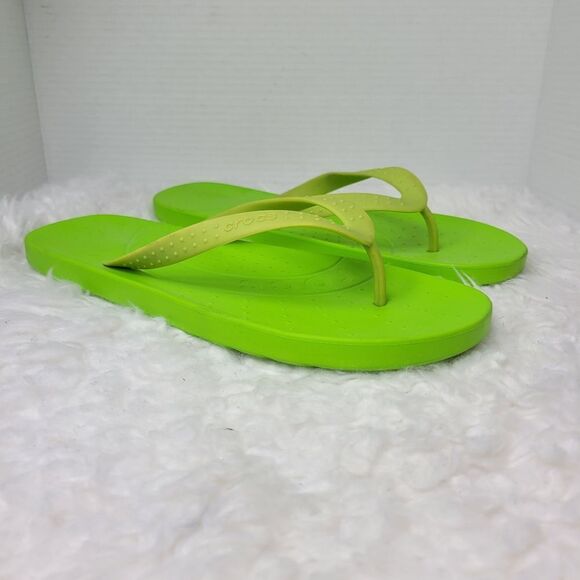 Crocs Chawaii Men's Size 11 Flip Flops Thongs Volt Green Beach Comfort - Picture 1 of 11
